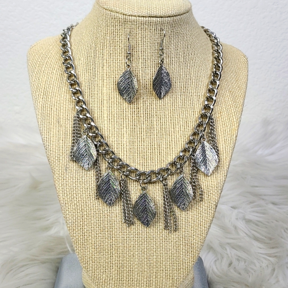 Paparazzi Accessories Necklace Set Silver Tone Leaves Chains Eclectic Unique Fun